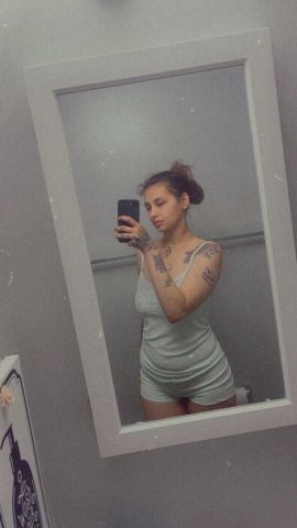 new in town. come check me out i bet i can get it up😘😘 - 24 - 1